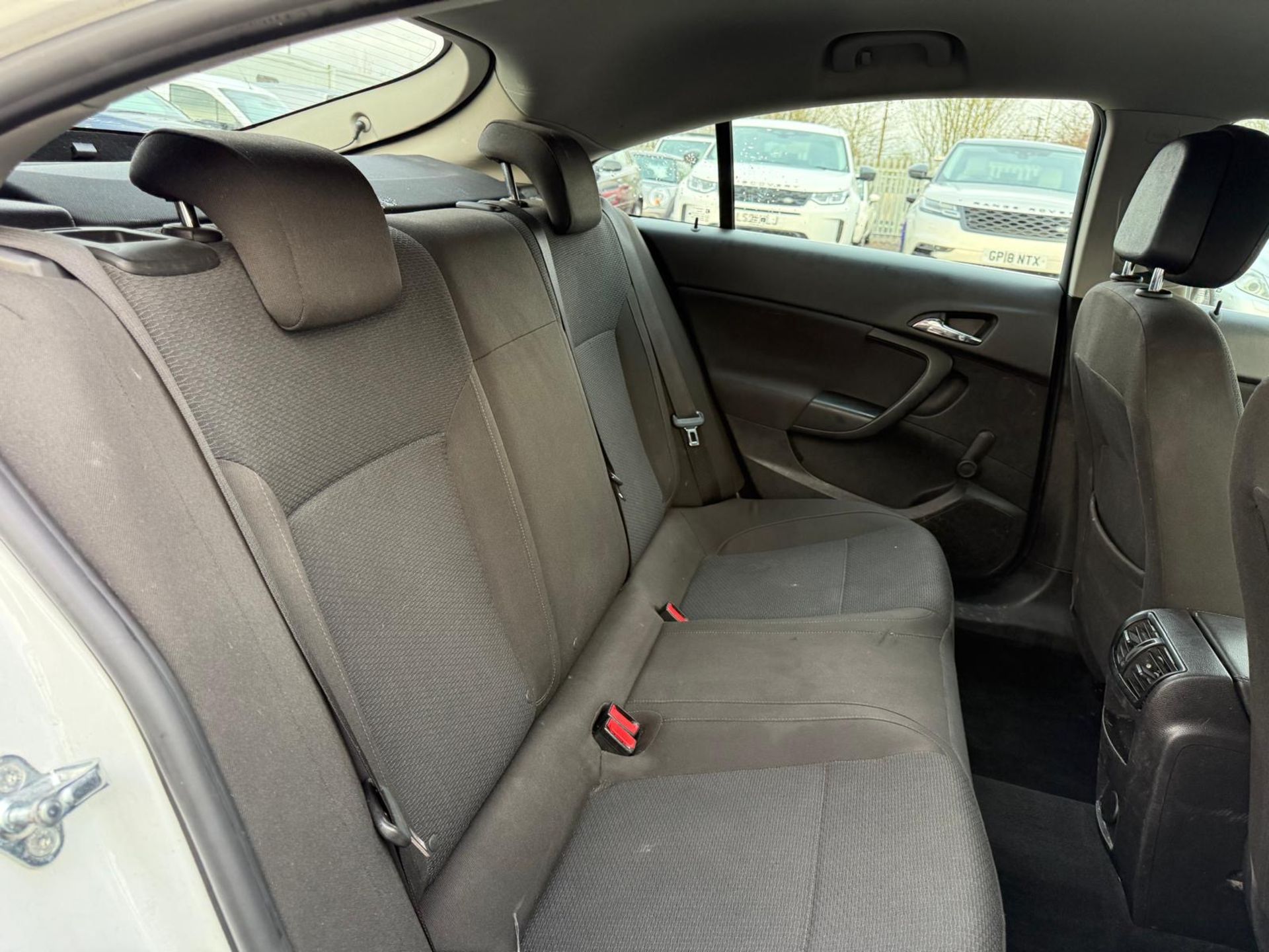 Vauxhall Insignia 2.0 CDTI E/F 140 DESIGN Hatchback 2015 - A/C - Only 77,849 Miles - Image 11 of 19