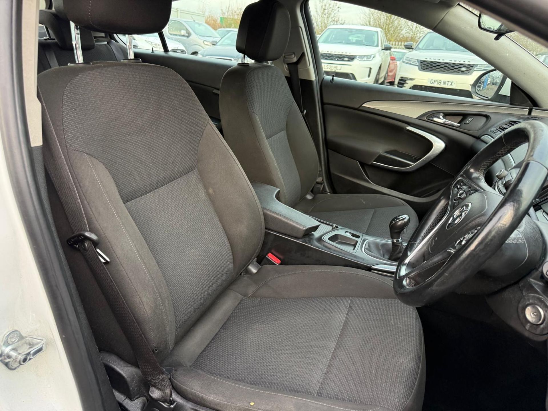 Vauxhall Insignia 2.0 CDTI E/F 140 DESIGN Hatchback 2015 - A/C - Only 77,849 Miles - Image 12 of 19