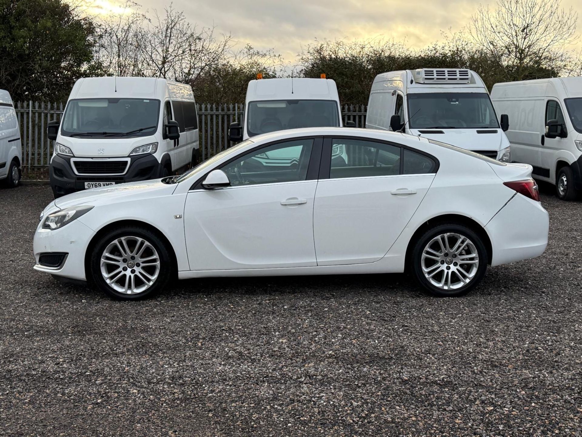 Vauxhall Insignia 2.0 CDTI E/F 140 DESIGN Hatchback 2015 - A/C - Only 77,849 Miles - Image 6 of 19