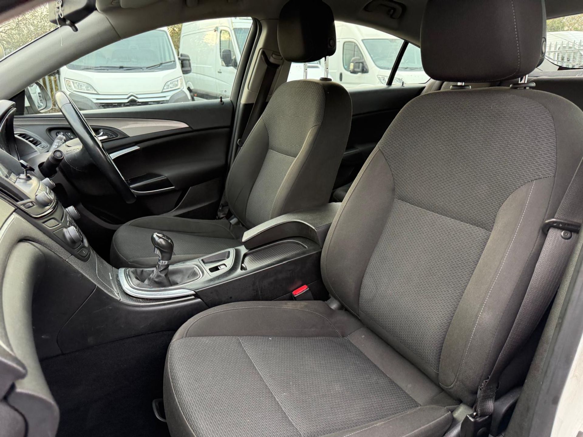 Vauxhall Insignia 2.0 CDTI E/F 140 DESIGN Hatchback 2015 - A/C - Only 77,849 Miles - Image 10 of 19