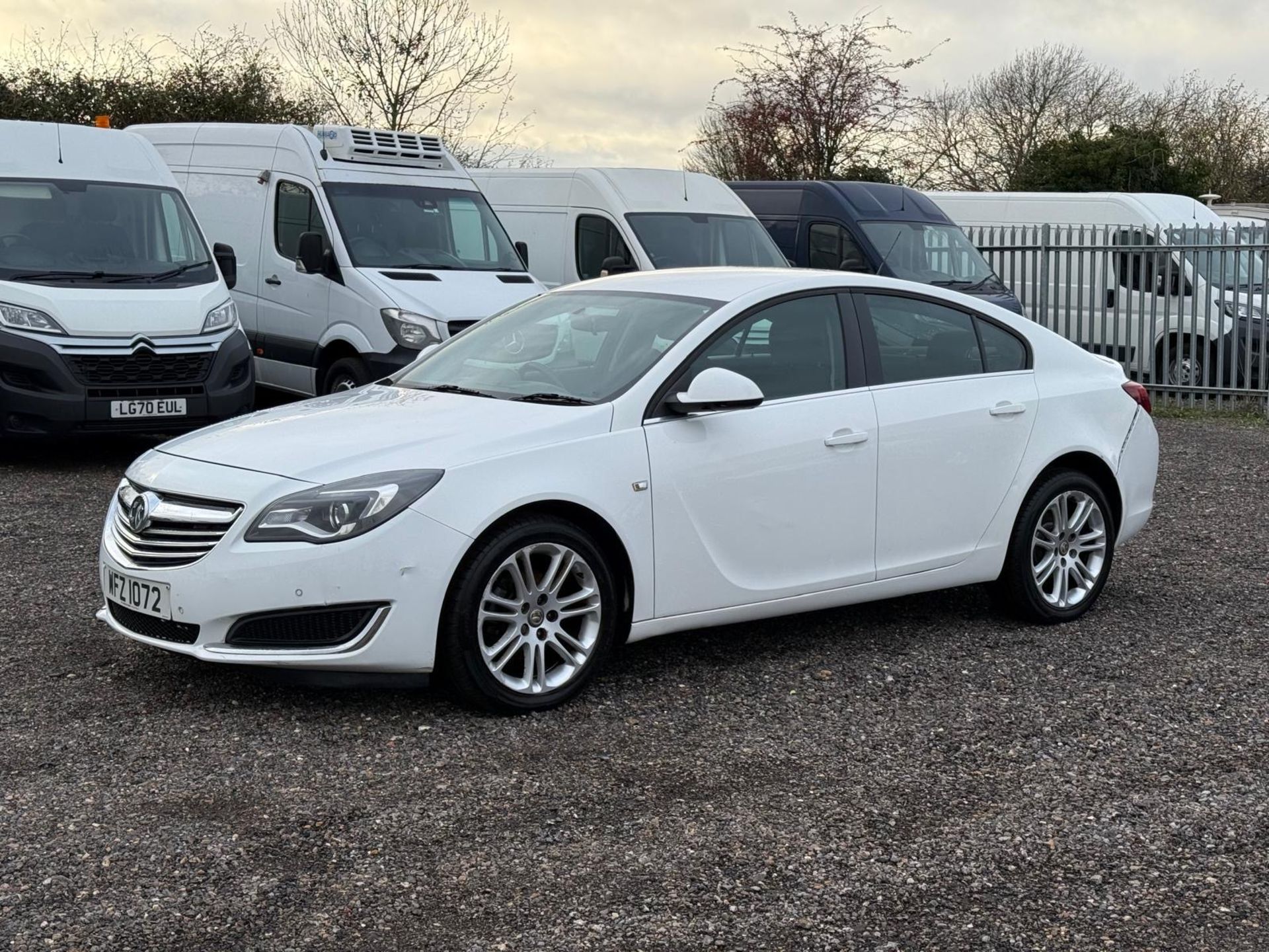 Vauxhall Insignia 2.0 CDTI E/F 140 DESIGN Hatchback 2015 - A/C - Only 77,849 Miles - Image 2 of 19
