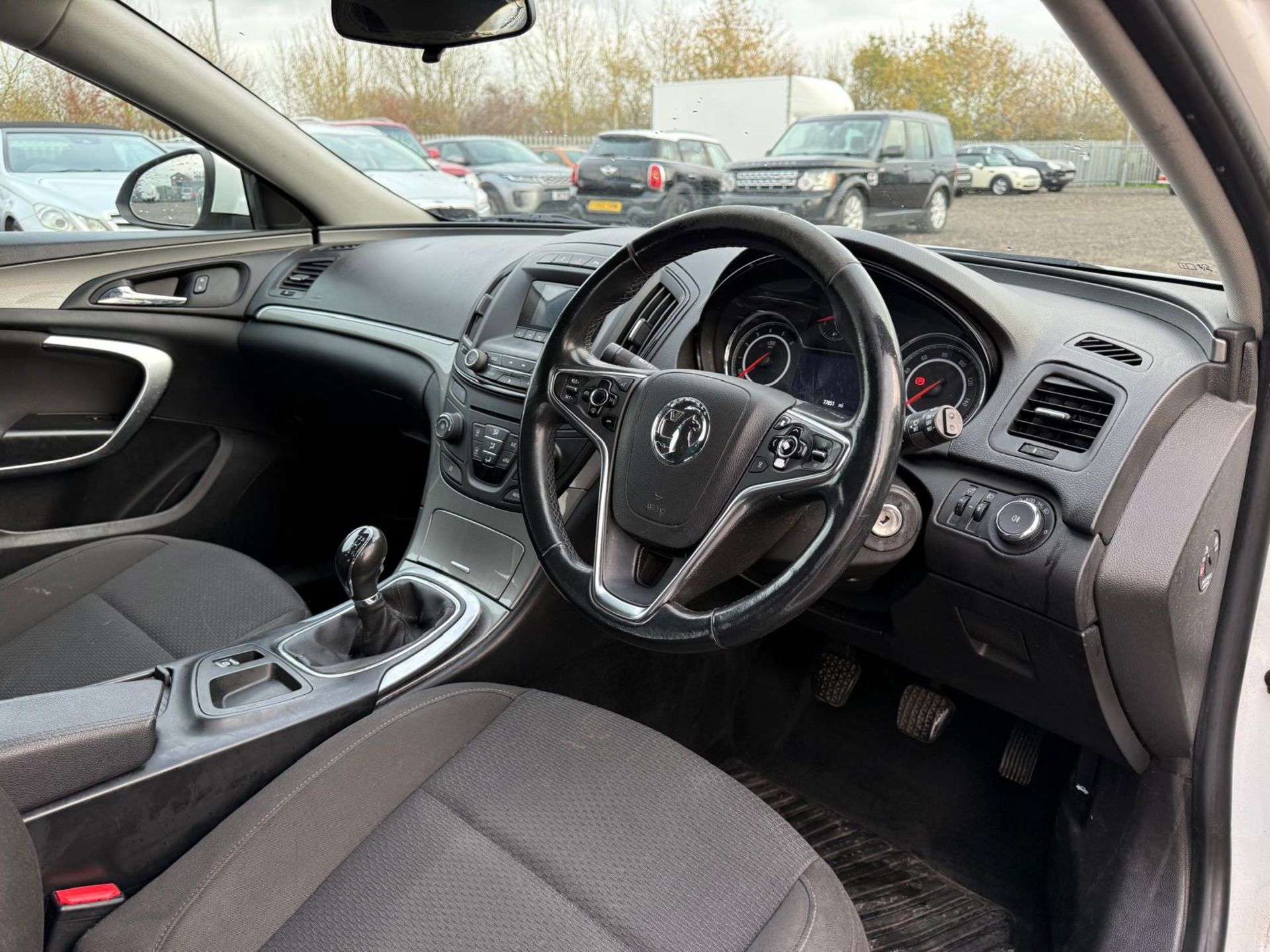 Vauxhall Insignia 2.0 CDTI E/F 140 DESIGN Hatchback 2015 - A/C - Only 77,849 Miles - Image 7 of 19