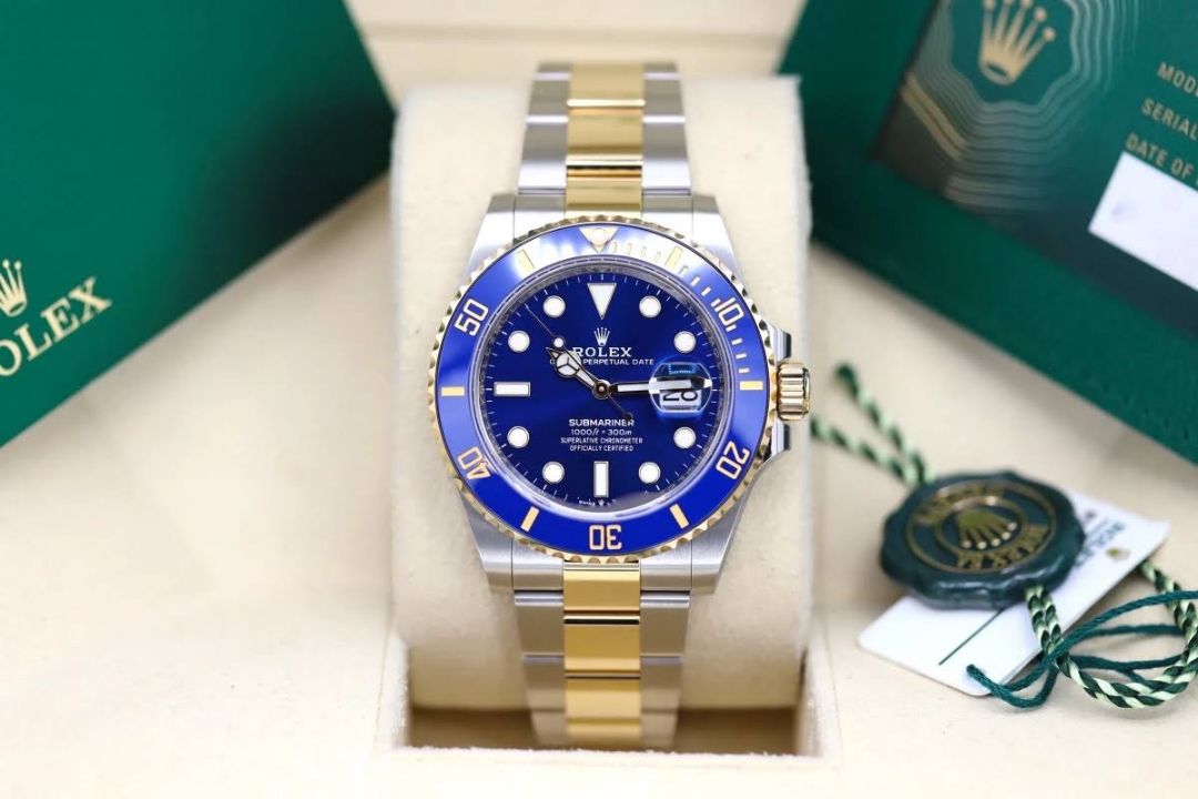 ** ON SALE **Rolex Oyster, 41 mm, Oystersteel and yellow gold Reference 126613LB '2025' Box & Card - Image 1 of 3