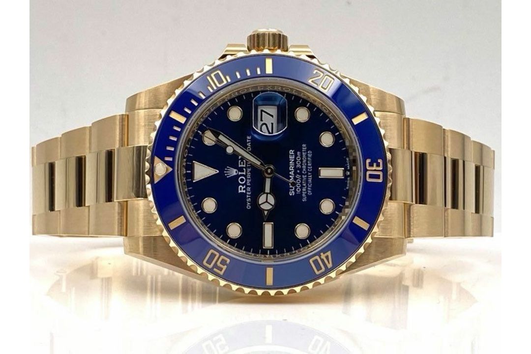 ** ON SALE ** Rolex Submariner Date Oyster Perpetual '2023 Year' Yellow Gold Blue Ceramic - Image 6 of 8