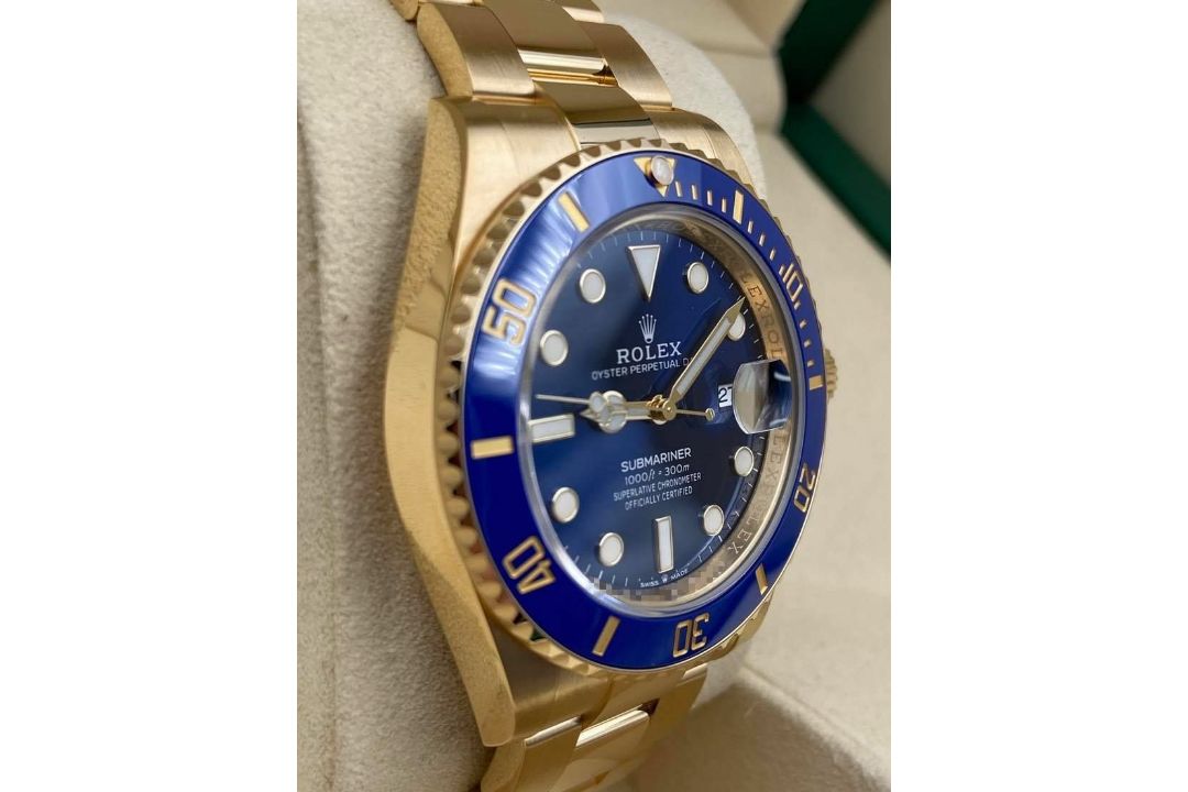 ** ON SALE ** Rolex Submariner Date Oyster Perpetual '2023 Year' Yellow Gold Blue Ceramic - Image 4 of 8