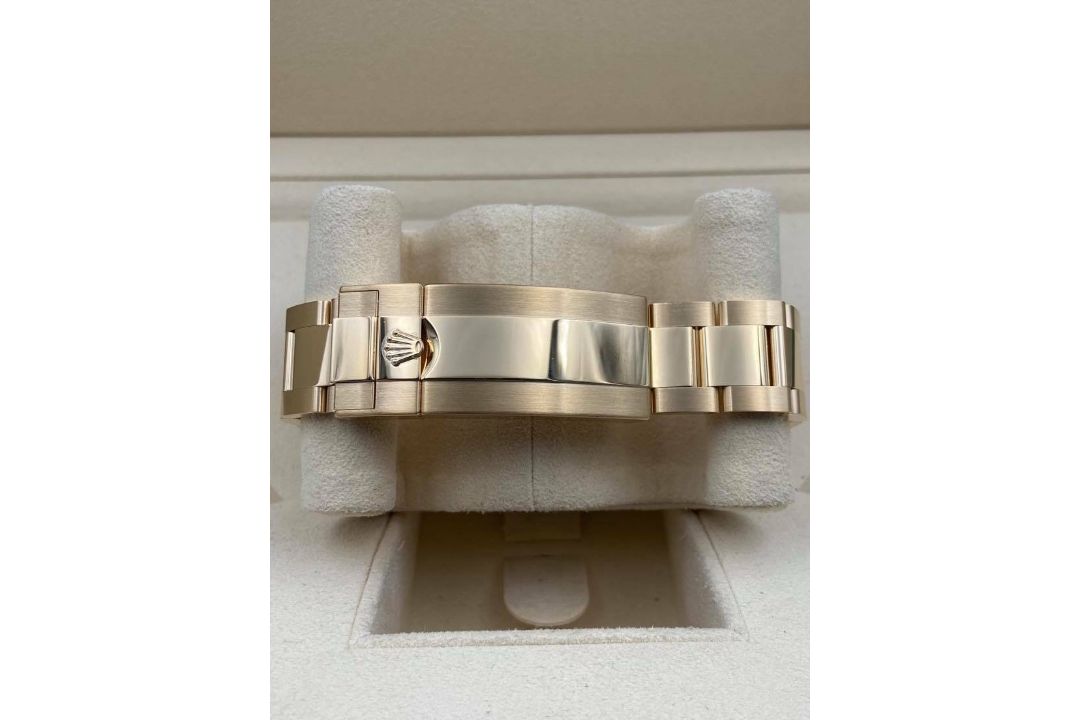 ** ON SALE ** Rolex Submariner Date Oyster Perpetual '2023 Year' Yellow Gold Blue Ceramic - Image 7 of 8