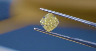 **ON SALE**Cushion Brilliant 3.01 Carat ( Natural Diamond )FancyYellowColourSI1ClarityGIACertificate