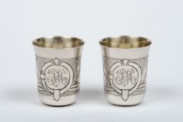 Zwei kleine Becher, Russland 1890