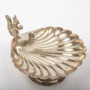 Muschelschale mit Eichhörnchen
