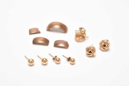 A small collection of jewellery