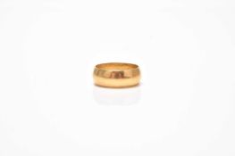 An 18ct gold wedding band