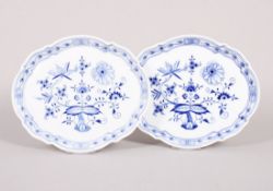 Paar ovale Tabletts, Meissen, Dekor "Zwiebelmuster", 20.Jh. 