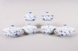 Sechs Suppentassen mit Deckel, Bing & Gröndahl, Dänemark, Dekor "Musselmalet", 20.Jh. 