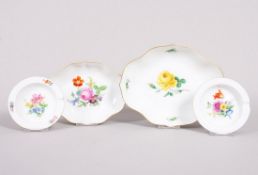Zwei Schalen und zwei Aschenbecher, Meissen, Dekor "Deutsche Blume" und "Gelbe Rose", 20.Jh., überw