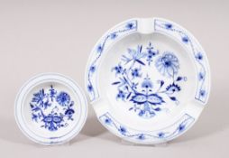 Zwei Aschenbecher unterschiedlicher Größe, Meissen, Dekor "Zwiebelmuster", 20.Jh. 