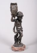 Stehende Amorette mit großer Amphore, wohl Frankreich, um 1900 