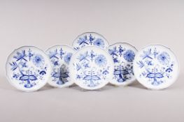 Sechs Gedeckteller (aus Teeservice), Meissen, Dekor "Zwiebelmuster", 20.Jh. 