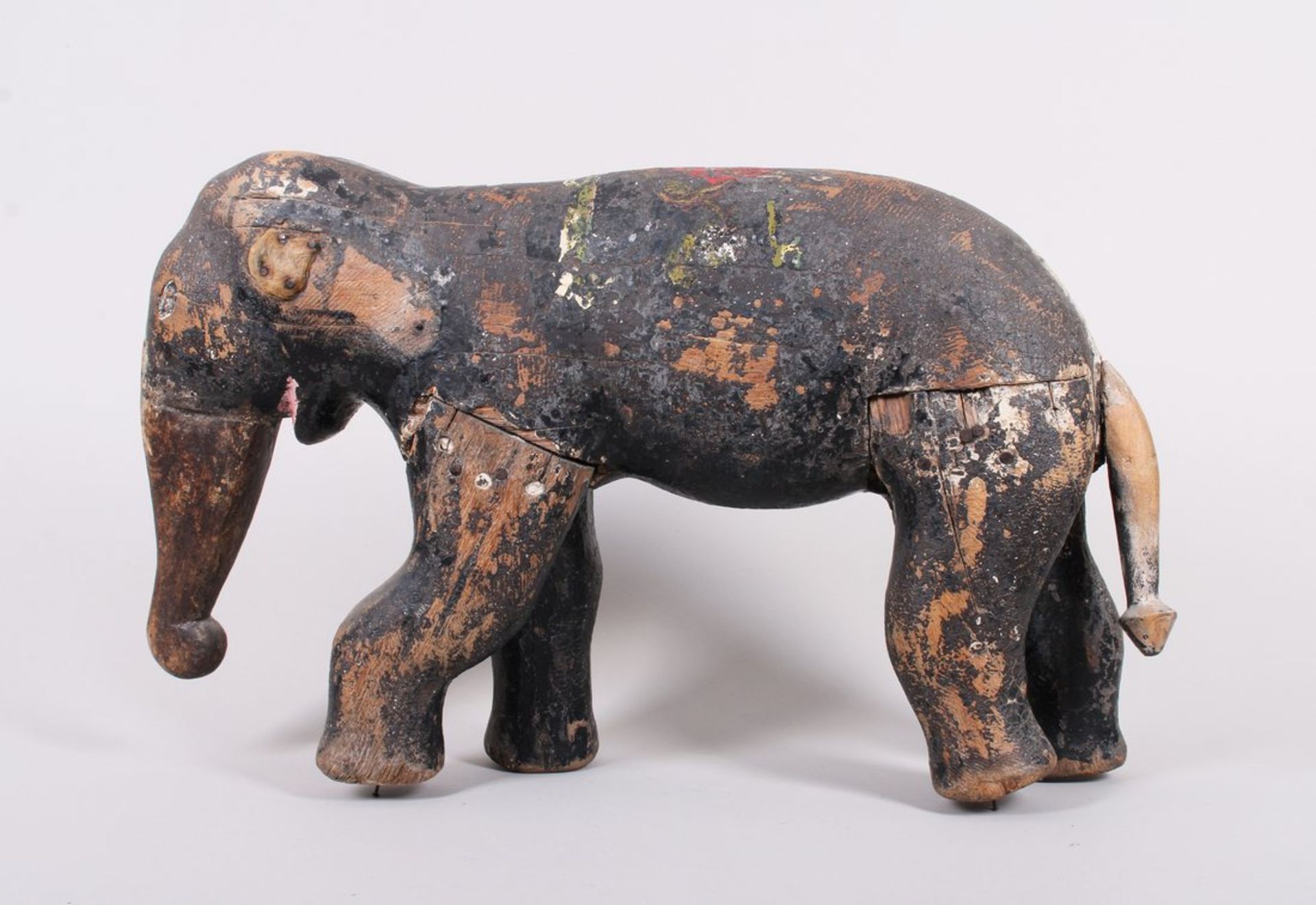 Großer stehender Elefant, Indien, wohl 19. Jhd. 