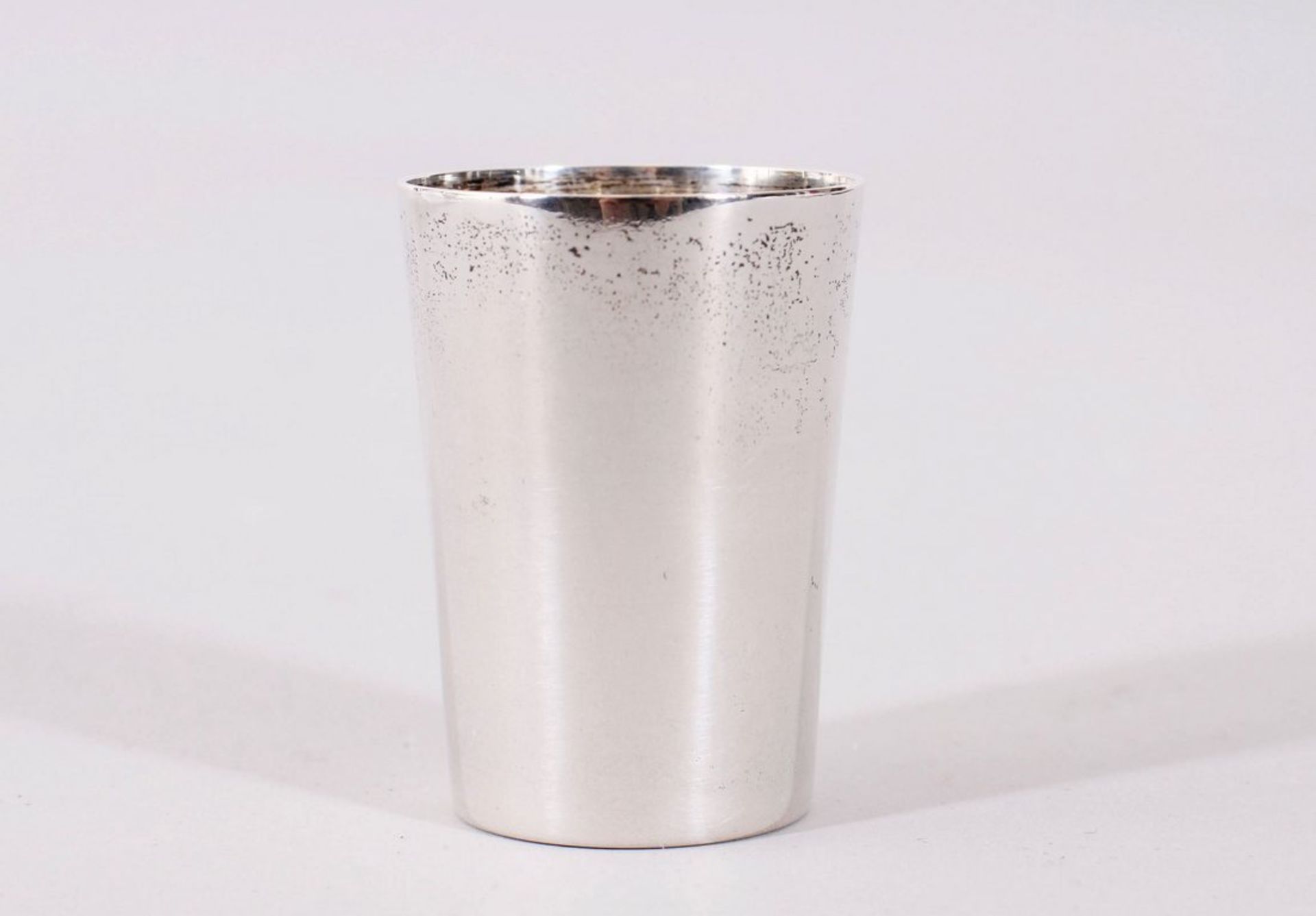 Kleiner Schnapsbecher, 800er Silber, H. Wurm, Braunschweig, 20. Jh.  - Bild 2 aus 3