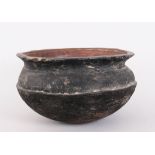 Terra-Nigra Schale, wohl römisch, roter Scherben, geschwärzt 