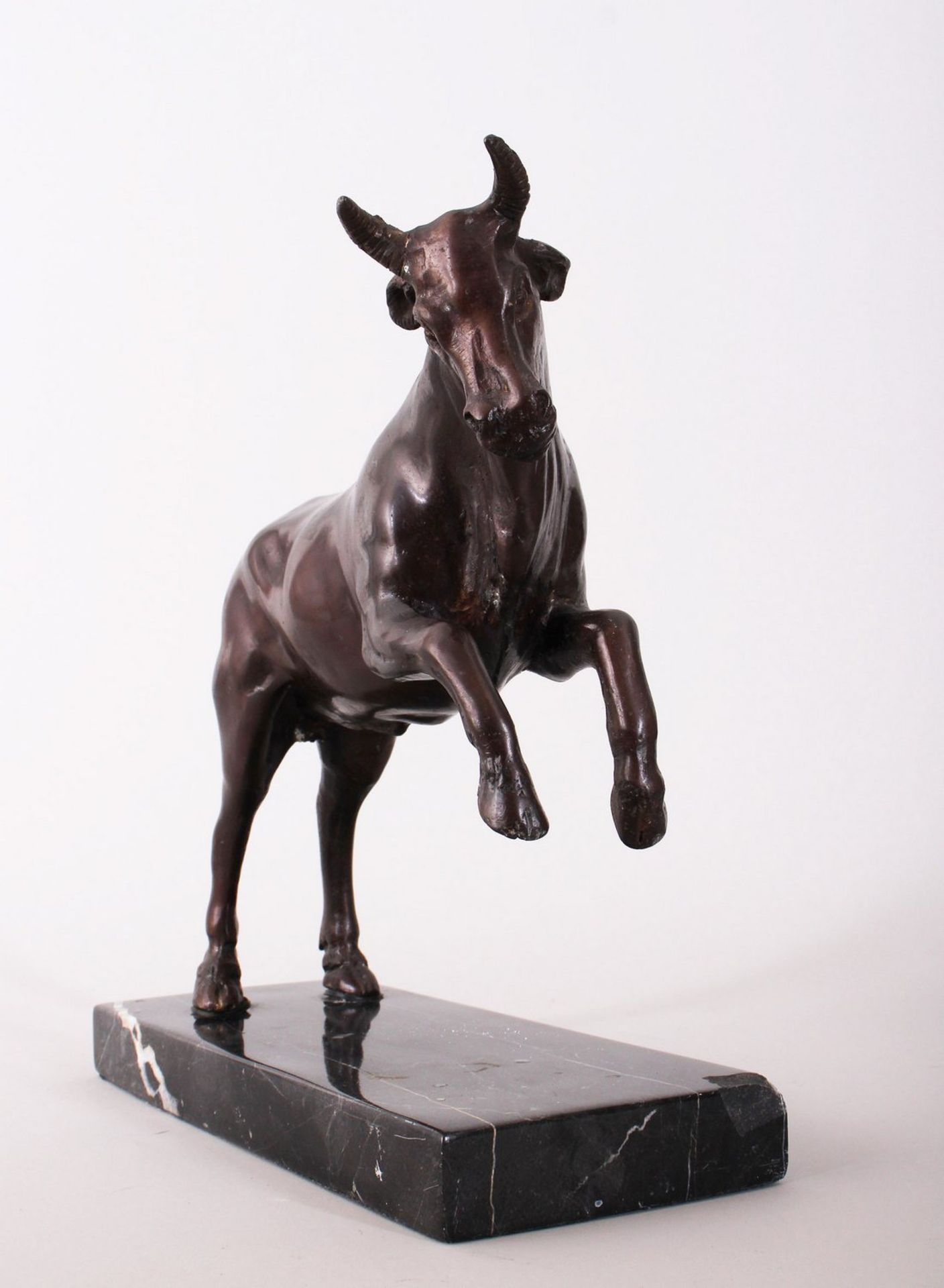 Springender Stier, anonymer Bildhauer des 20.Jh.  - Bild 2 aus 3