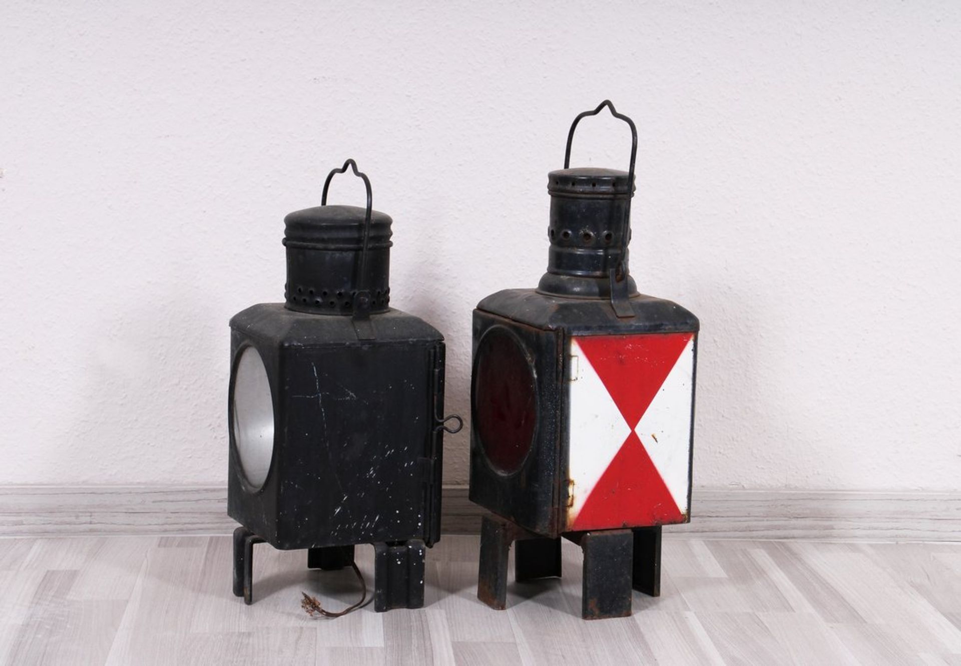 Zwei Eisenbahnlampen, deutsch, 20.Jh.  - Bild 2 aus 2