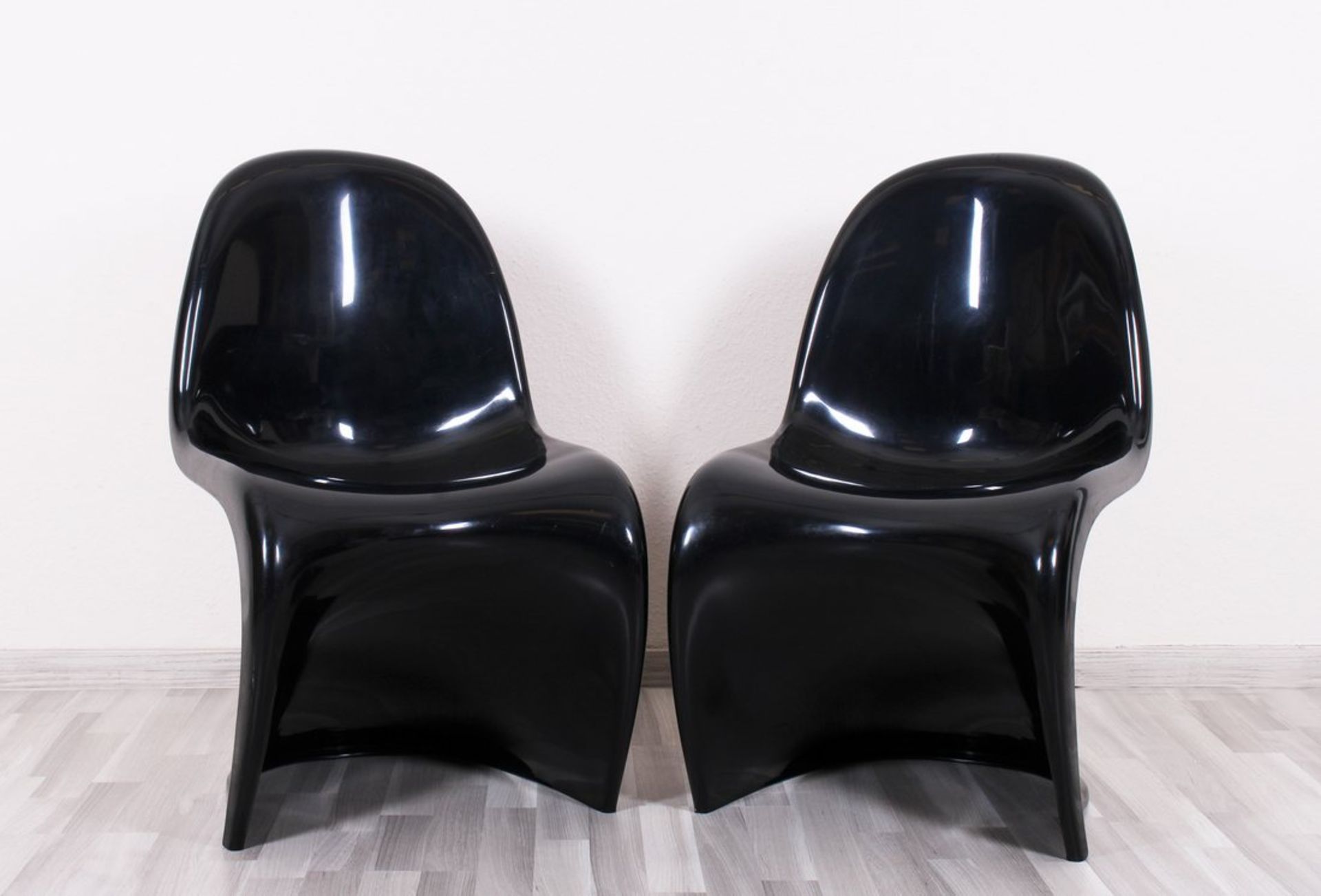 2 "Panton Chairs", Entwurf Verner Panton, Ausführung Fehlbaum, um 1971 