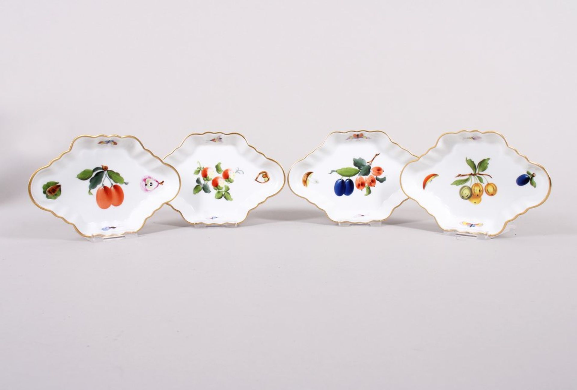 Vier kleine Schälchen mit Früchtedekor, Herend, Ungarn, 20.Jh.  - Bild 2 aus 5