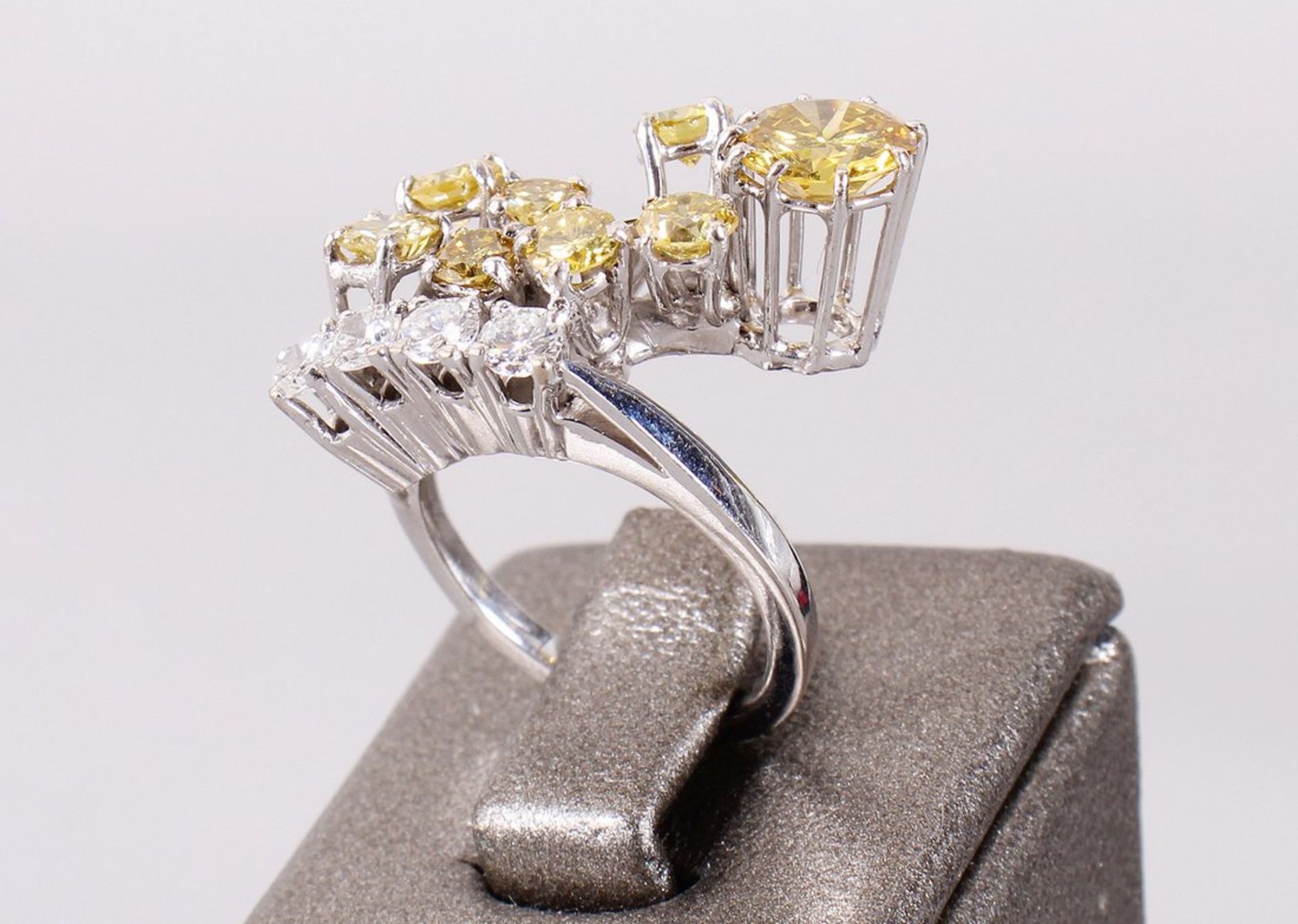 Fancy-Diamond-Ring, 585er Weißgold, spätes 20.Jh. 