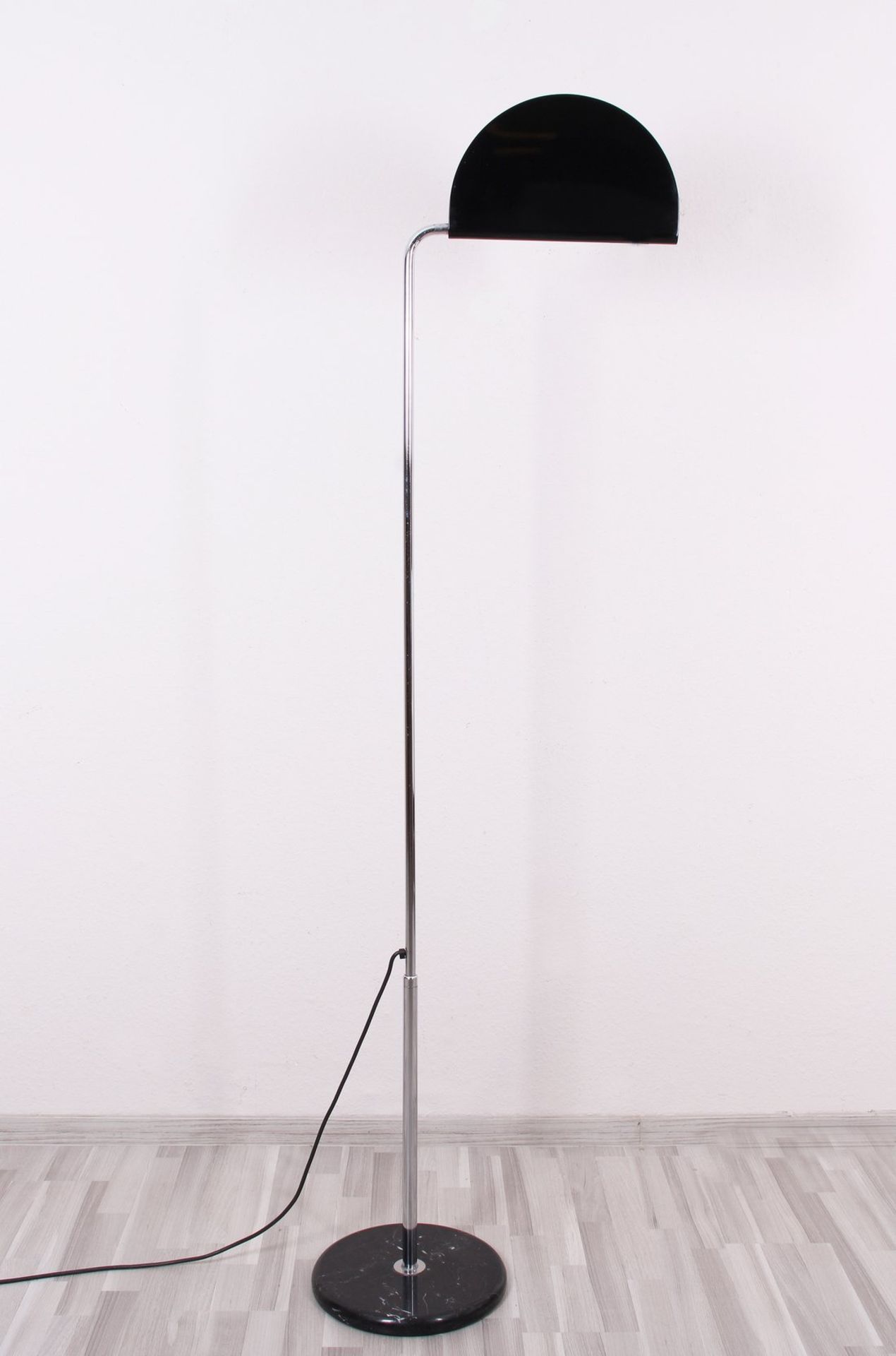 Stehlampe "Mezzaluna", Entwurf Bruno Gecchelin für Skipper & Pollux, Italien, 1970/80er Jahre  - Bild 4 aus 5