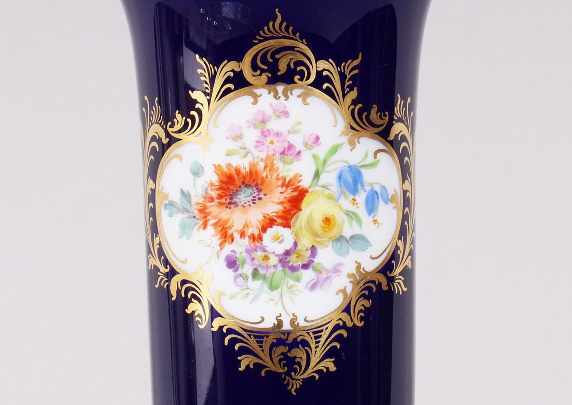 Vase, Meissen, Form "Neuer Ausschnitt", Dekor "Deutsche Blume", Fertigung nach 1972  - Bild 2 aus 4