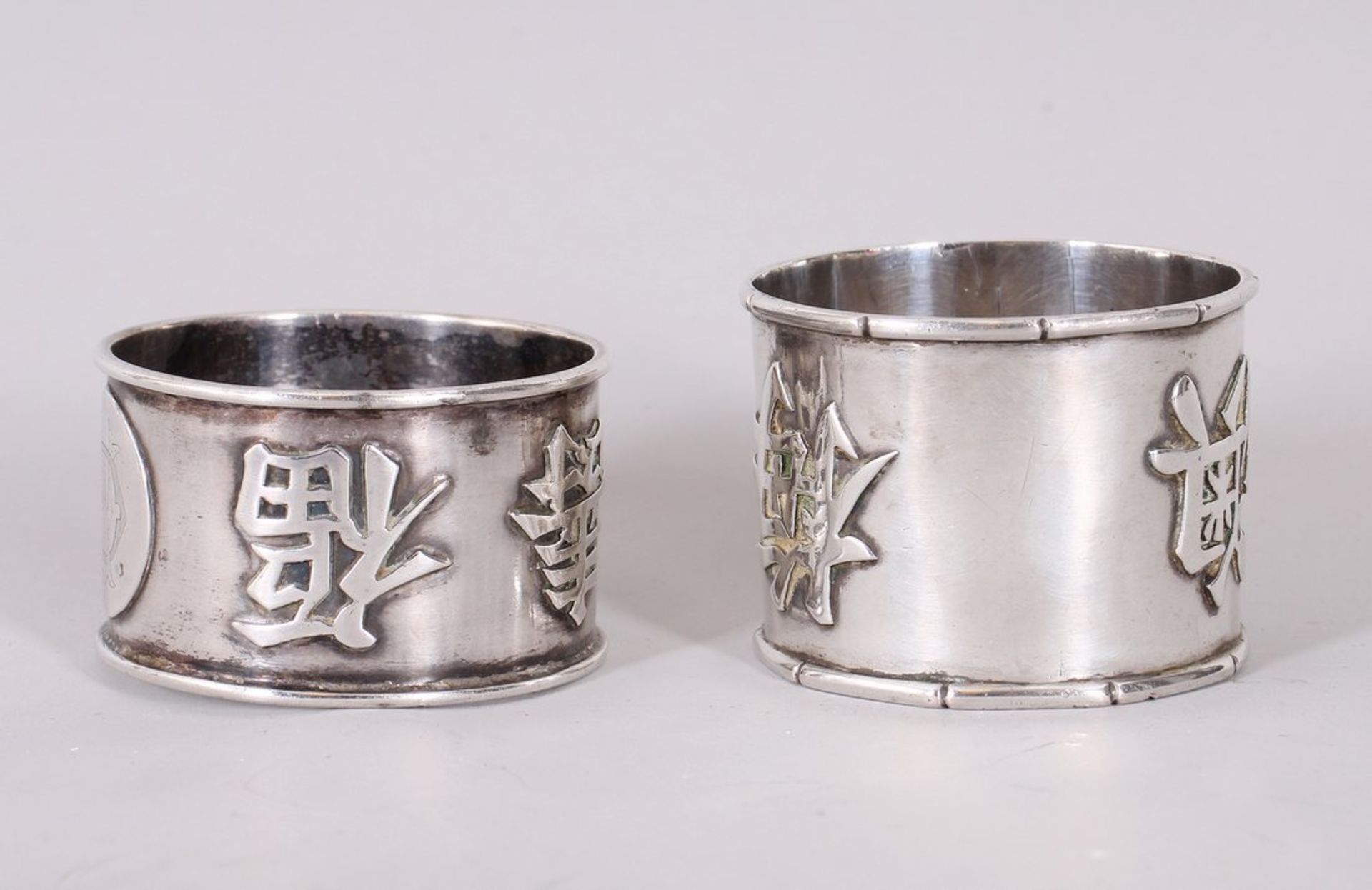 Zwei Serviettenringe, (wohl) Woshing - Shanghai/Sing Fat - Kanton, 850er/900er Silber, um 1900/Anfa - Bild 2 aus 5