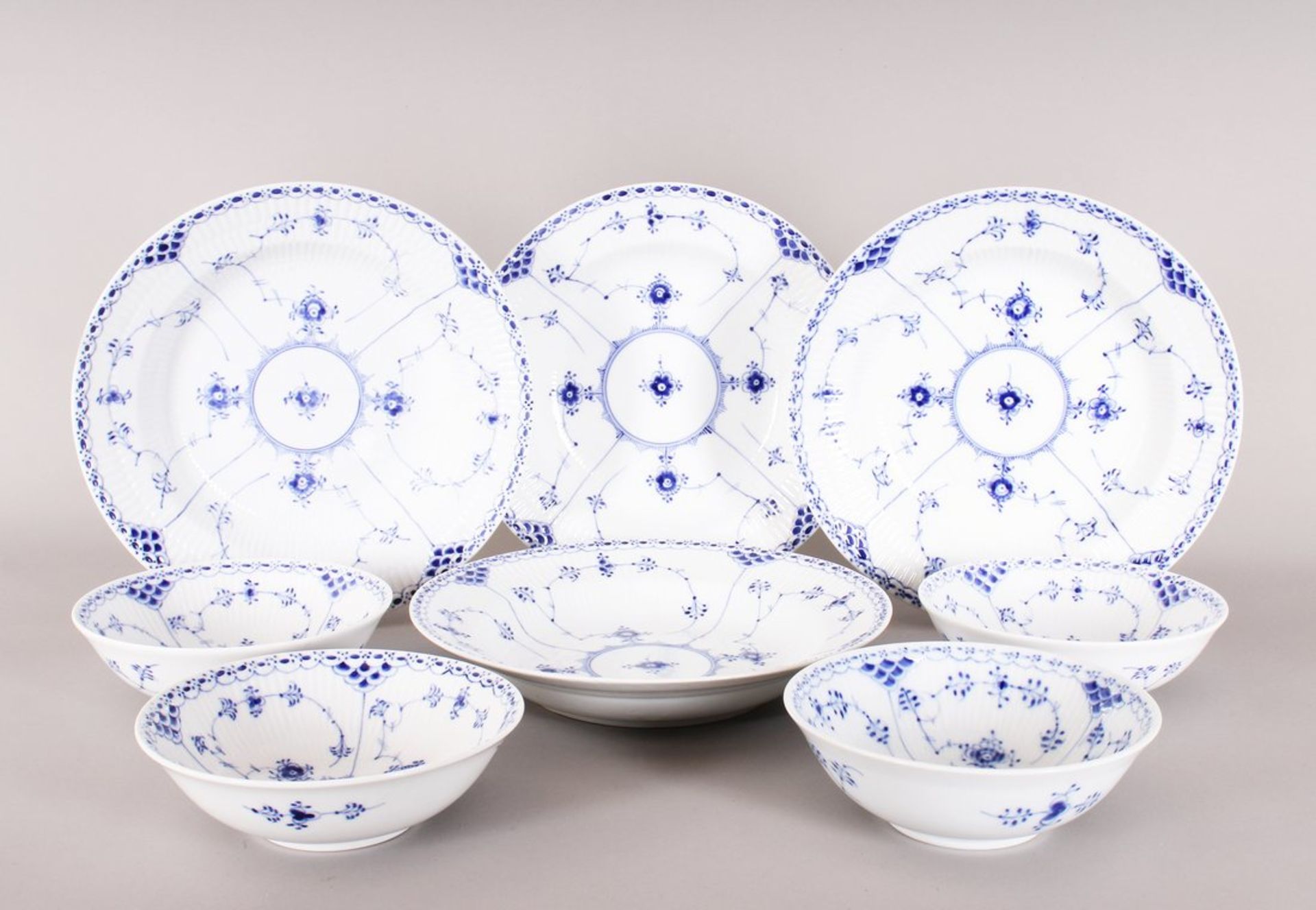 Vier Suppenteller und vier Beilagen-/Kompottschälchen, Royal Copenhagen, Dänemark, Dekor "Musselmal - Bild 2 aus 4