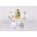 Fünf variierende Snuffbottles, China, 20. Jhd. 