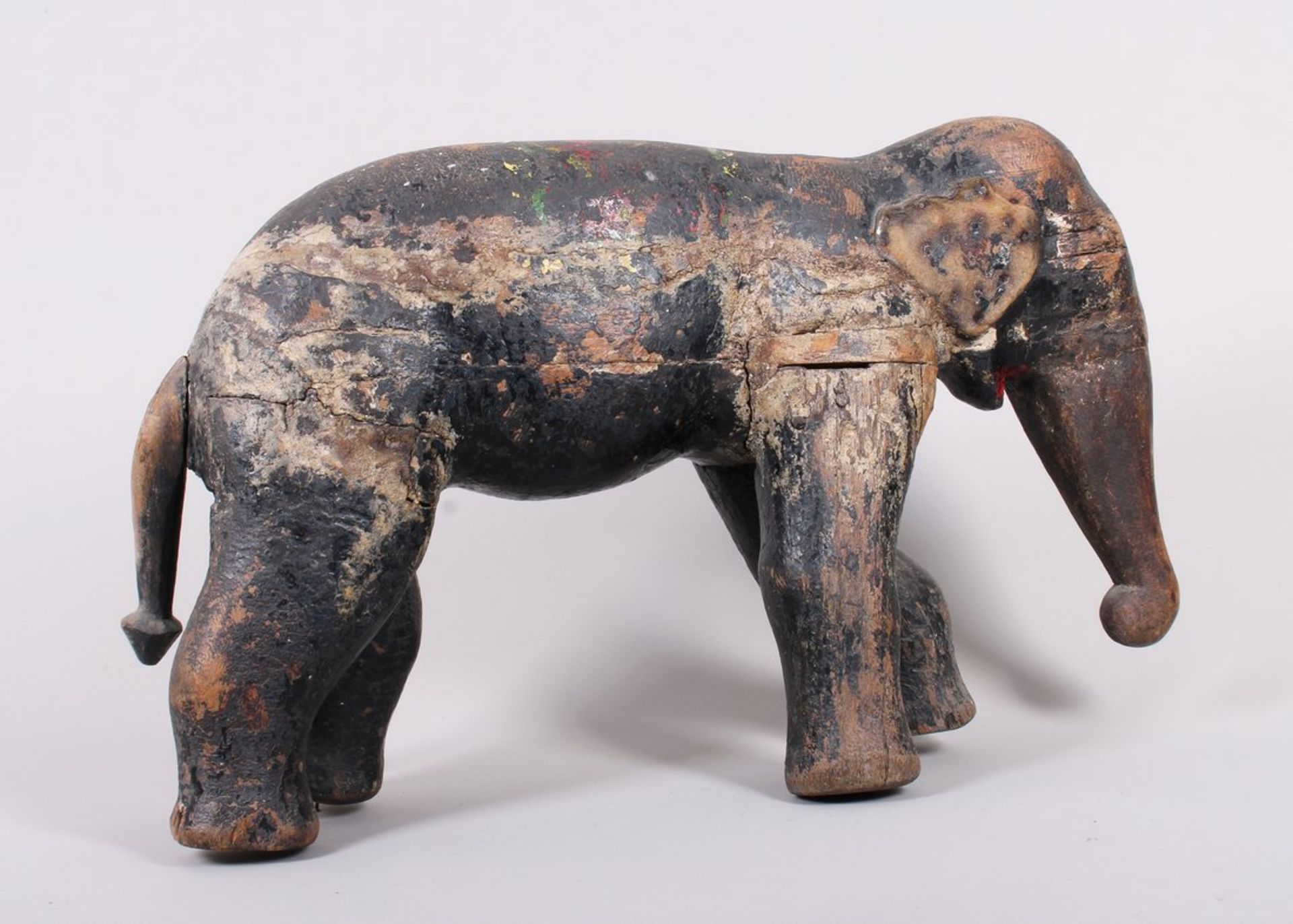 Großer stehender Elefant, Indien, wohl 19. Jhd.  - Bild 3 aus 6