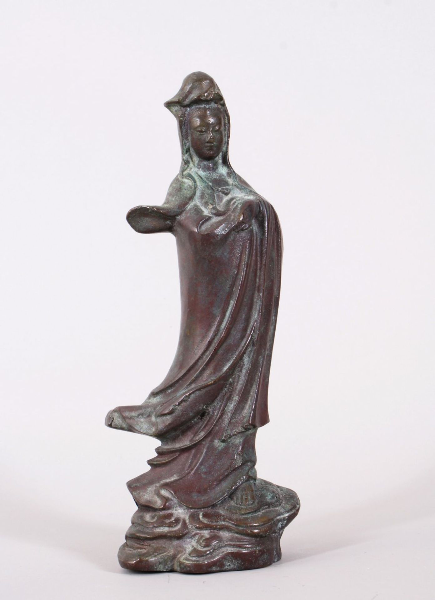 Stehende Guanyin, China, wohl späte Qing-Zeit 