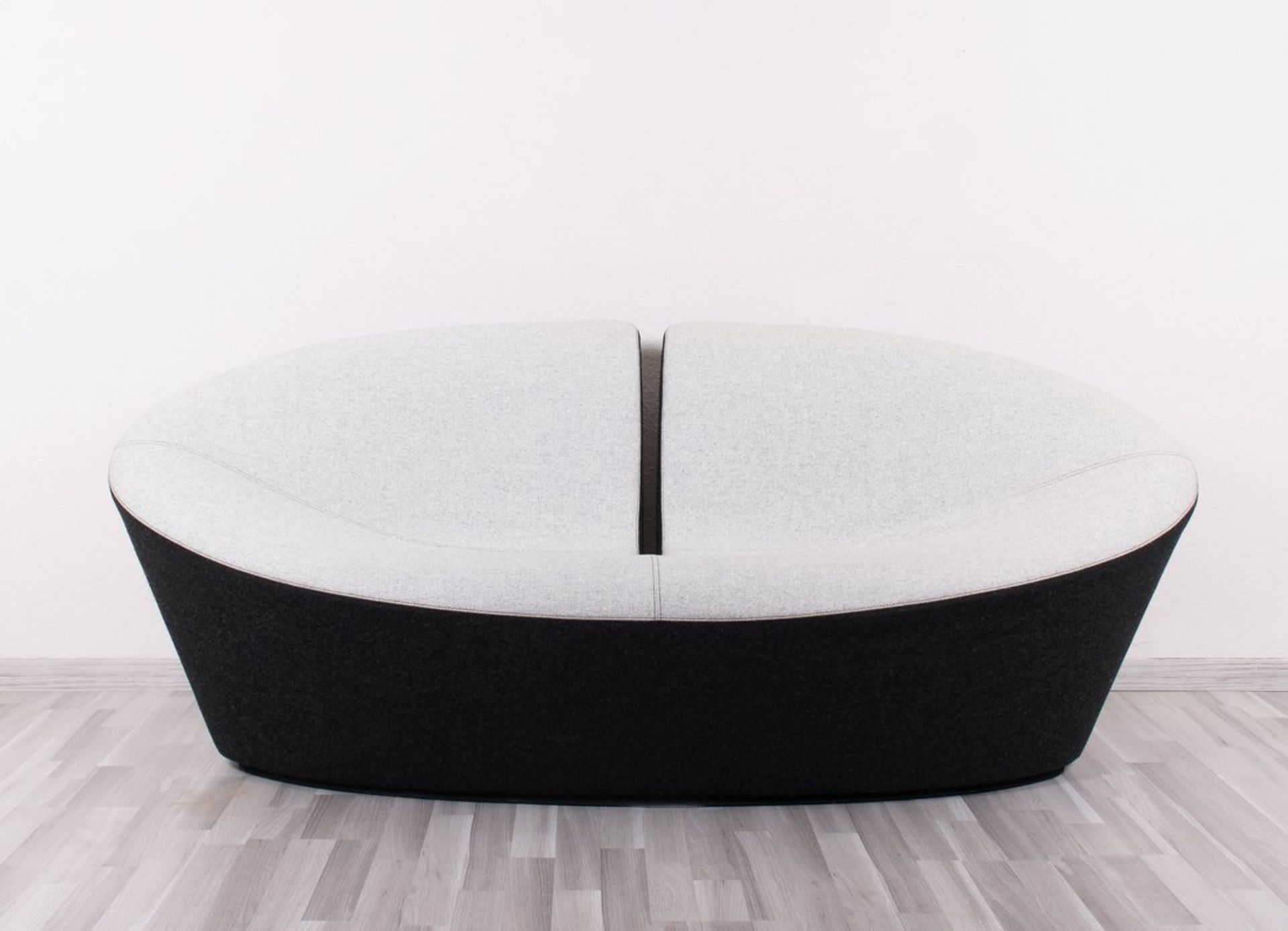 2-Sitzer Sofa "True Love", Entwurf Flemming Busk & Stephan B. Hertzog für +Halle, Dänemark, 21. Jhd