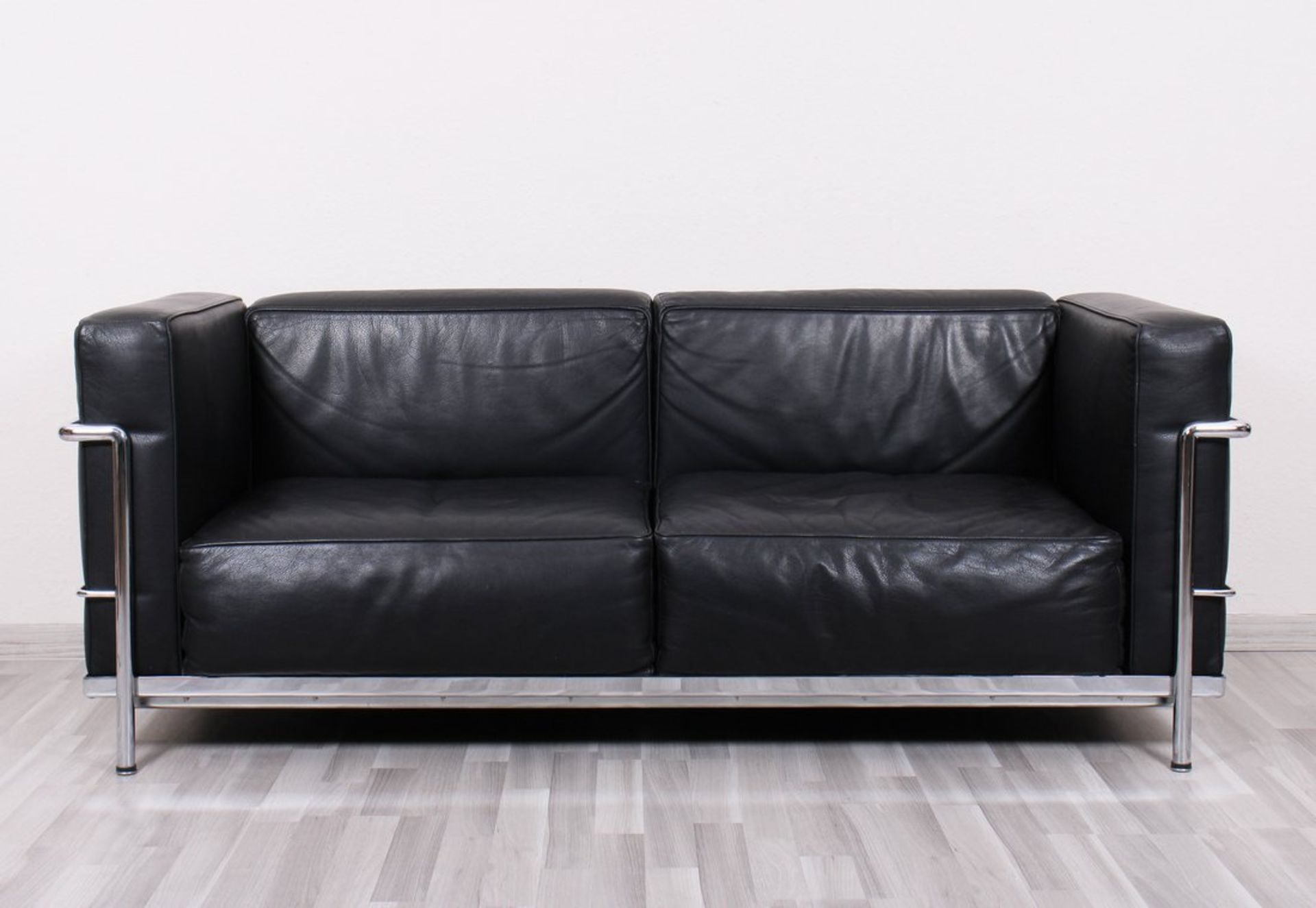 2-Sitzer Sofa "LC3", Entwurf Le Corbusier, unbekannte Ausführung, 1980er/90er Jahre 