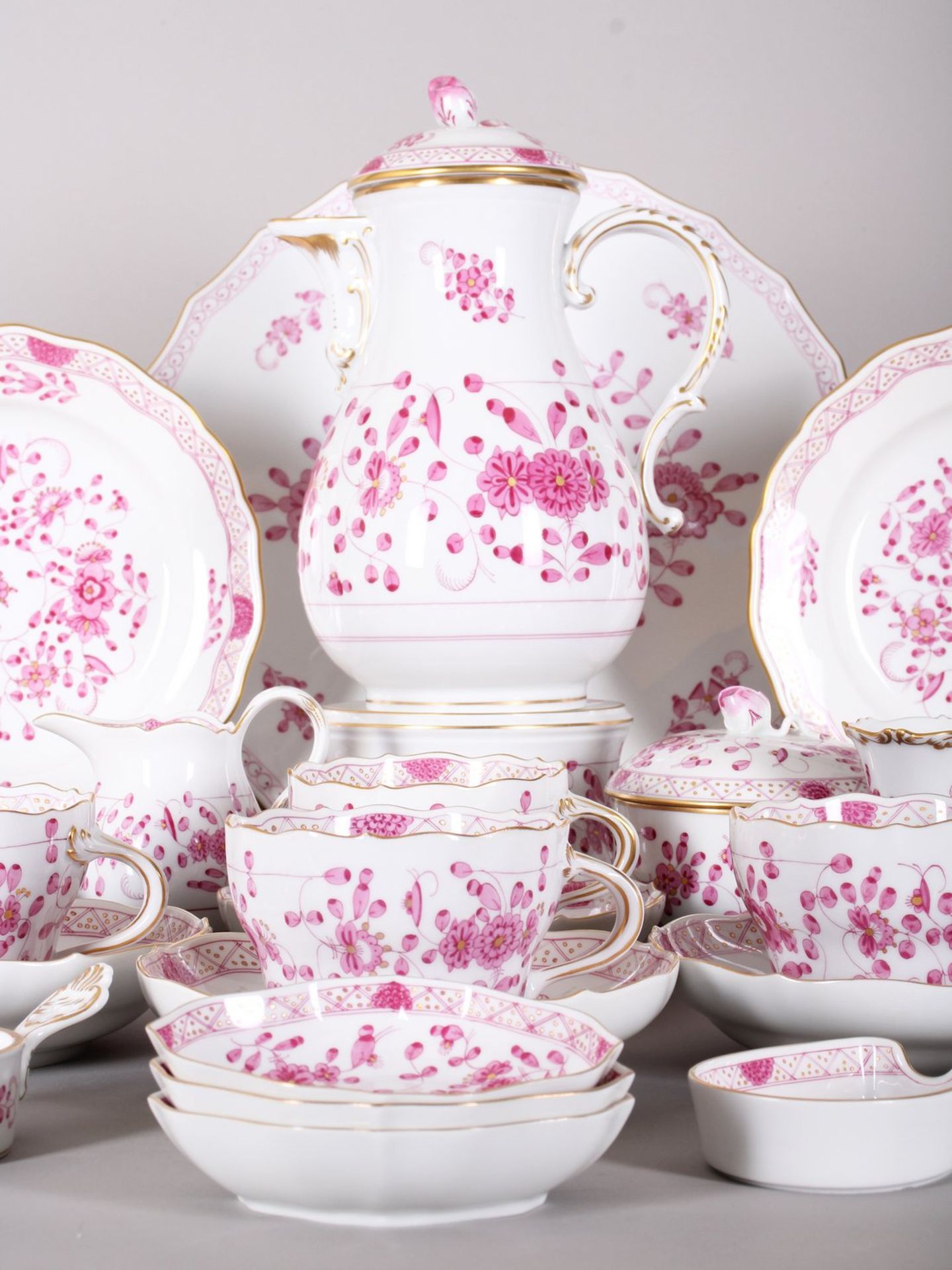 Umfangreiches Kaffeeservice für 8 Personen, Meissen, Form "Neuer Ausschnitt", Dekor "indisch purpur - Bild 5 aus 8