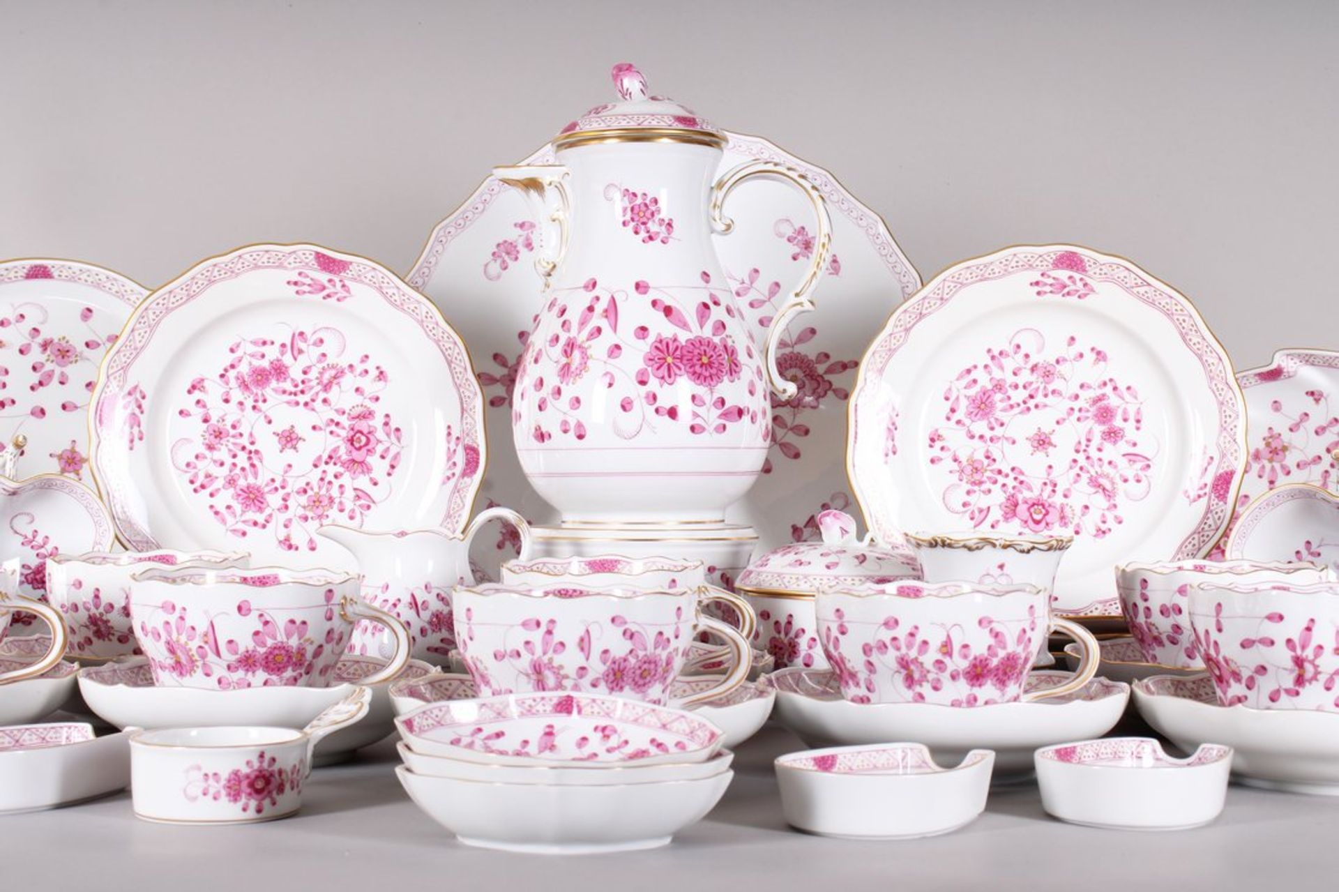 Umfangreiches Kaffeeservice für 8 Personen, Meissen, Form "Neuer Ausschnitt", Dekor "indisch purpur - Bild 2 aus 8