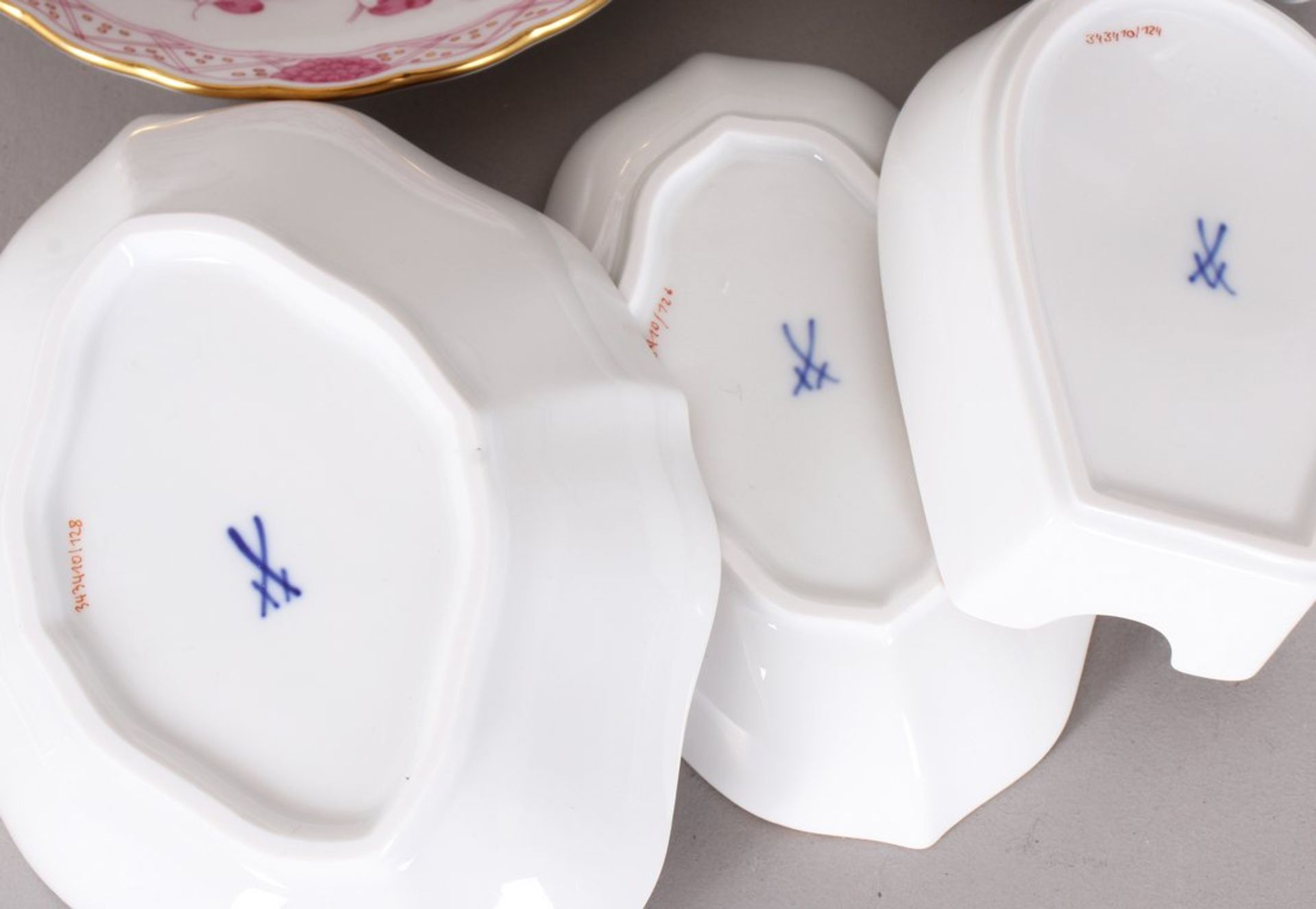 Umfangreiches Kaffeeservice für 8 Personen, Meissen, Form "Neuer Ausschnitt", Dekor "indisch purpur - Bild 8 aus 8