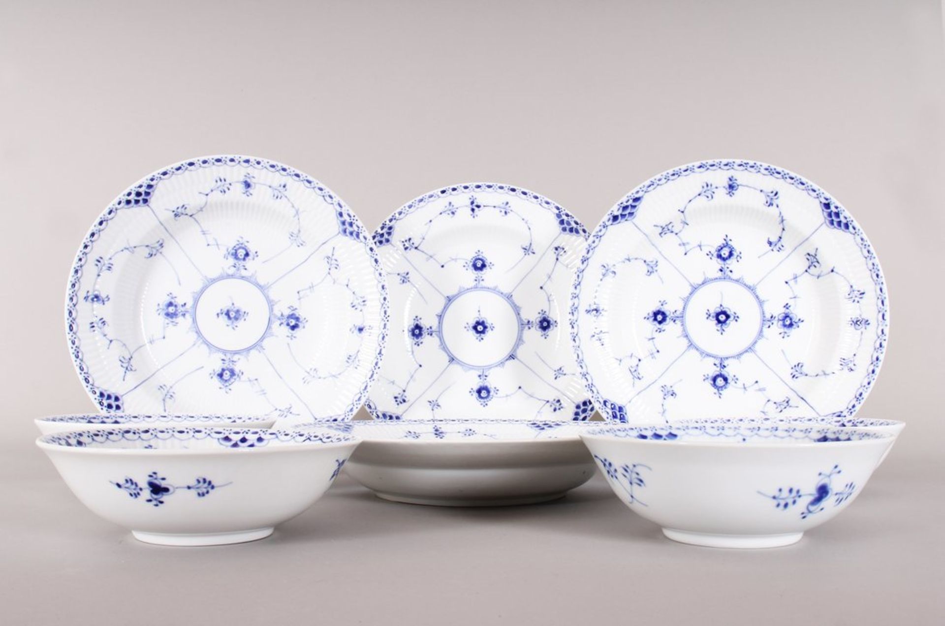 Vier Suppenteller und vier Beilagen-/Kompottschälchen, Royal Copenhagen, Dänemark, Dekor "Musselmal