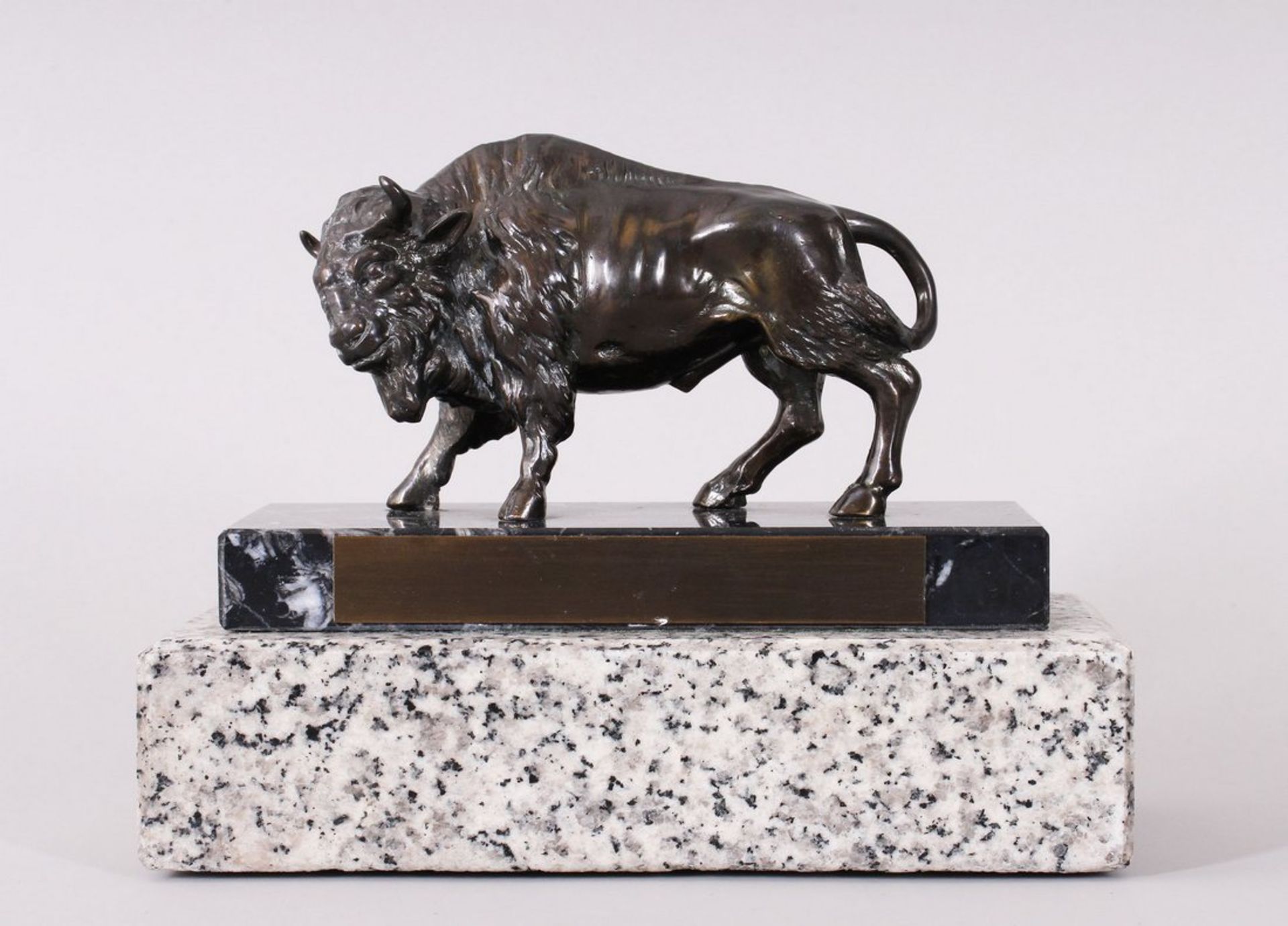Stehender Bison, anonym, 20. Jh. 