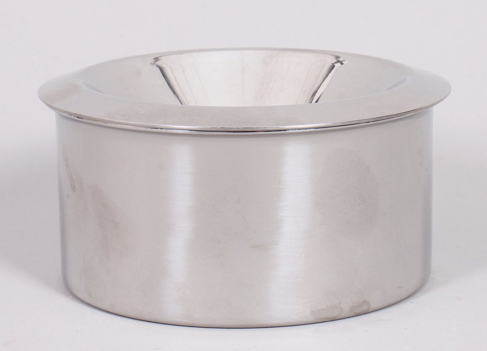 Aschenbecher, Entwurf Marianne Brandt, Ausführung Alessi, 21. Jhd. 