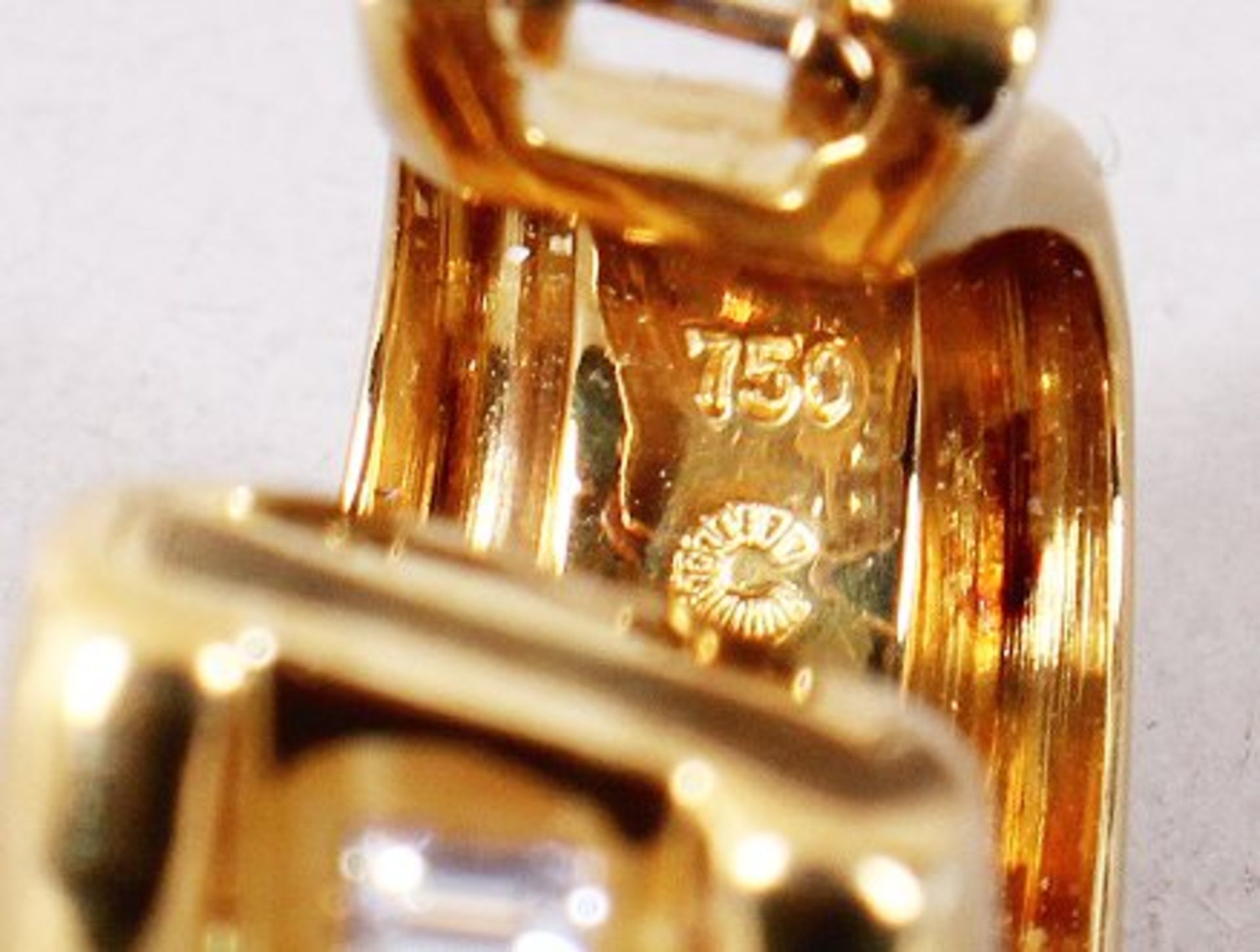 Paar Diamant-Ohrclips, 750er Gelbgold, 20.Jh.  - Bild 4 aus 5
