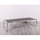 Couchtisch "Laccio", Entwurf Marcel Breuer, unbekannte Ausführung, wohl 1990er Jahre 
