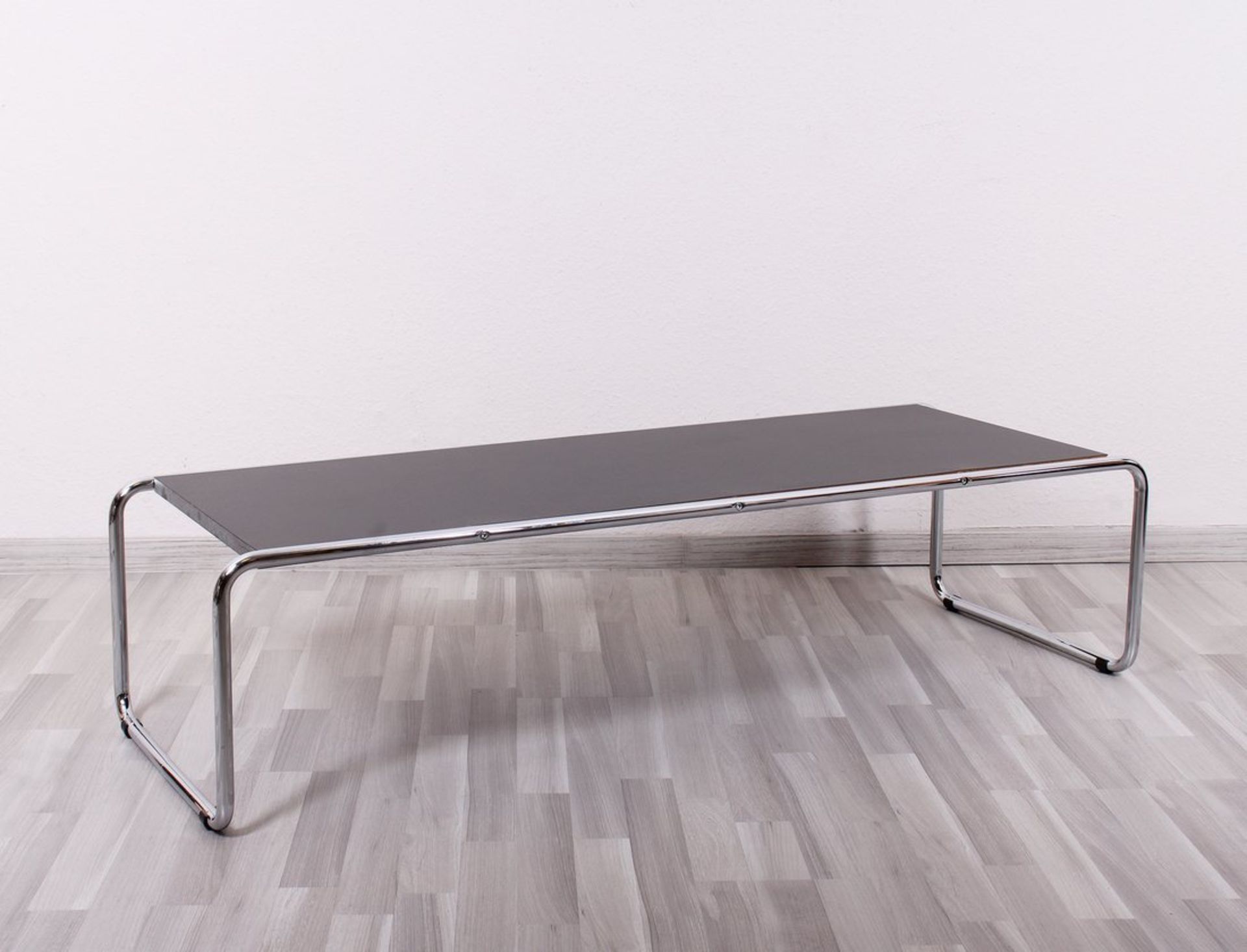 Couchtisch "Laccio", Entwurf Marcel Breuer, unbekannte Ausführung, wohl 1990er Jahre 