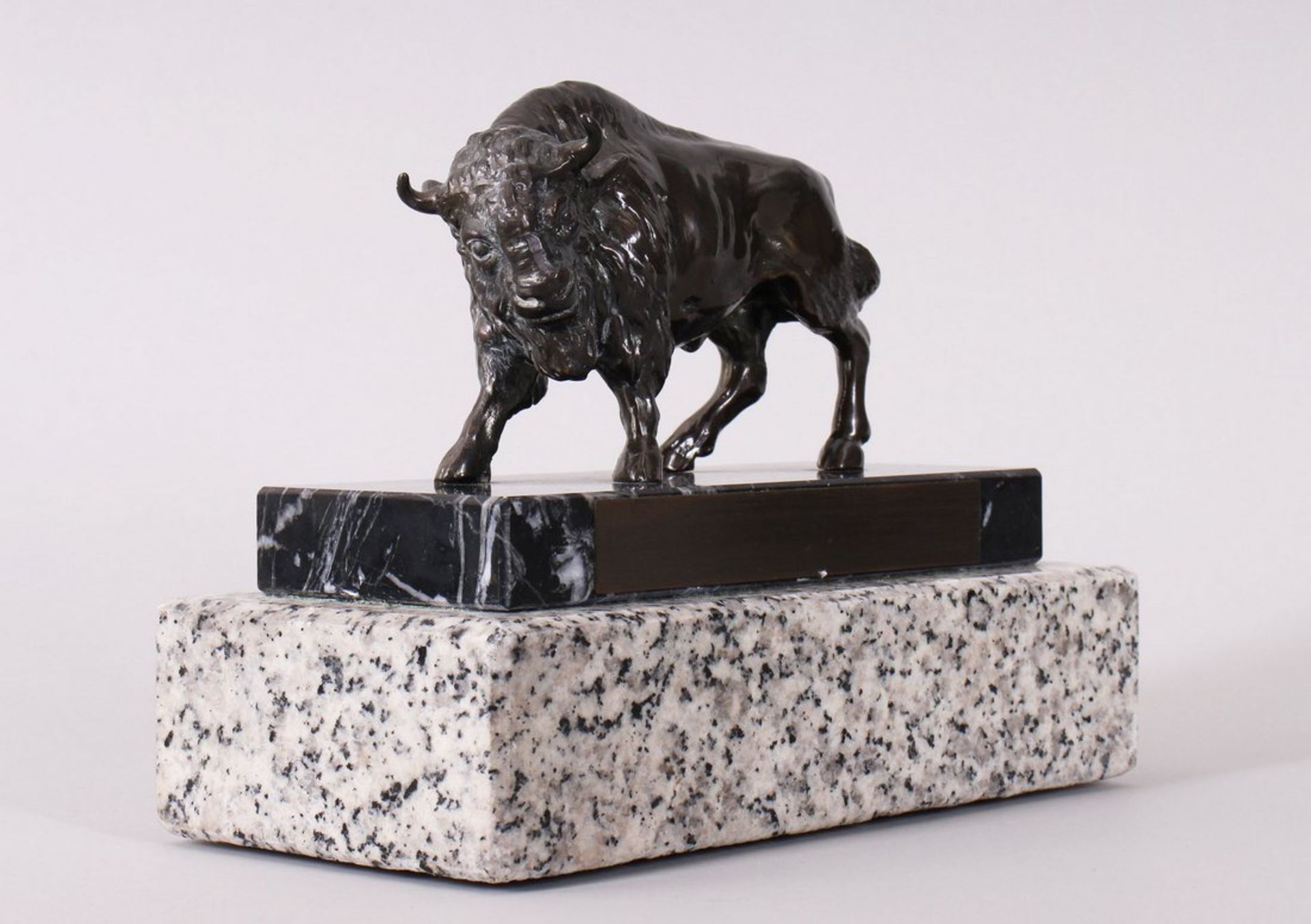Stehender Bison, anonym, 20. Jh.  - Bild 2 aus 3