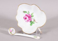 Kleine Blattschale und Servier-Löffel, Meissen, Dekor "Rote Rose", 20. Jh. 