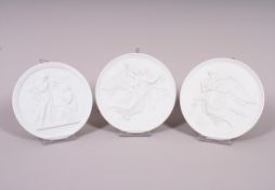 Drei Reliefplaketten, Entwurf Bertel Thorvaldsen, Ausführung Royal Copenhagen, 2. Hälfte 20.Jh. 